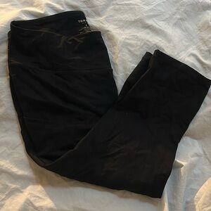 Torrid active pocket capri size 2